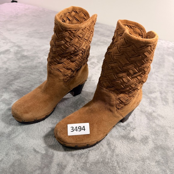 UGG Shoes - UGG Lynnea Clog Boots Womens 8 Chestnut Brown Suede Woven‎ Studded 3361
